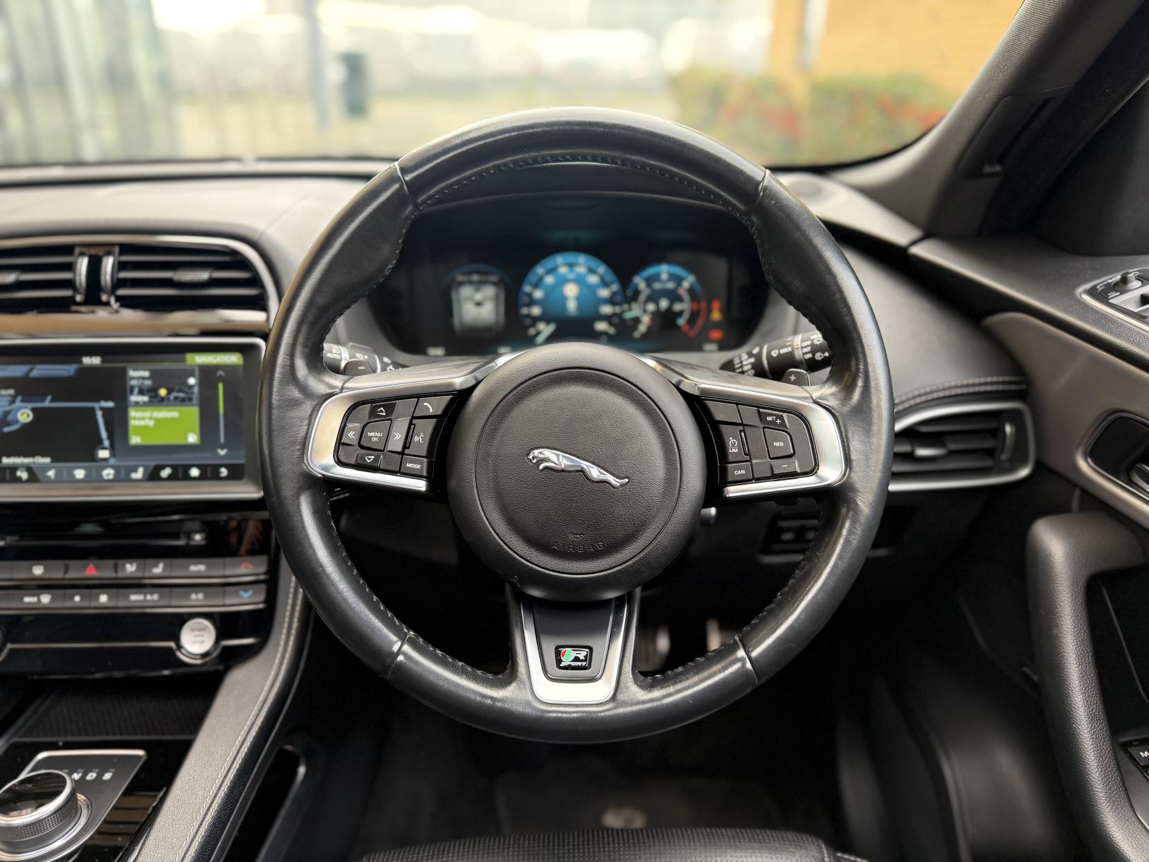 Jaguar F-PACE 2.0 D180 R-Sport SUV 5dr Diesel Auto AWD Euro 6 (s/s) (180 ps)