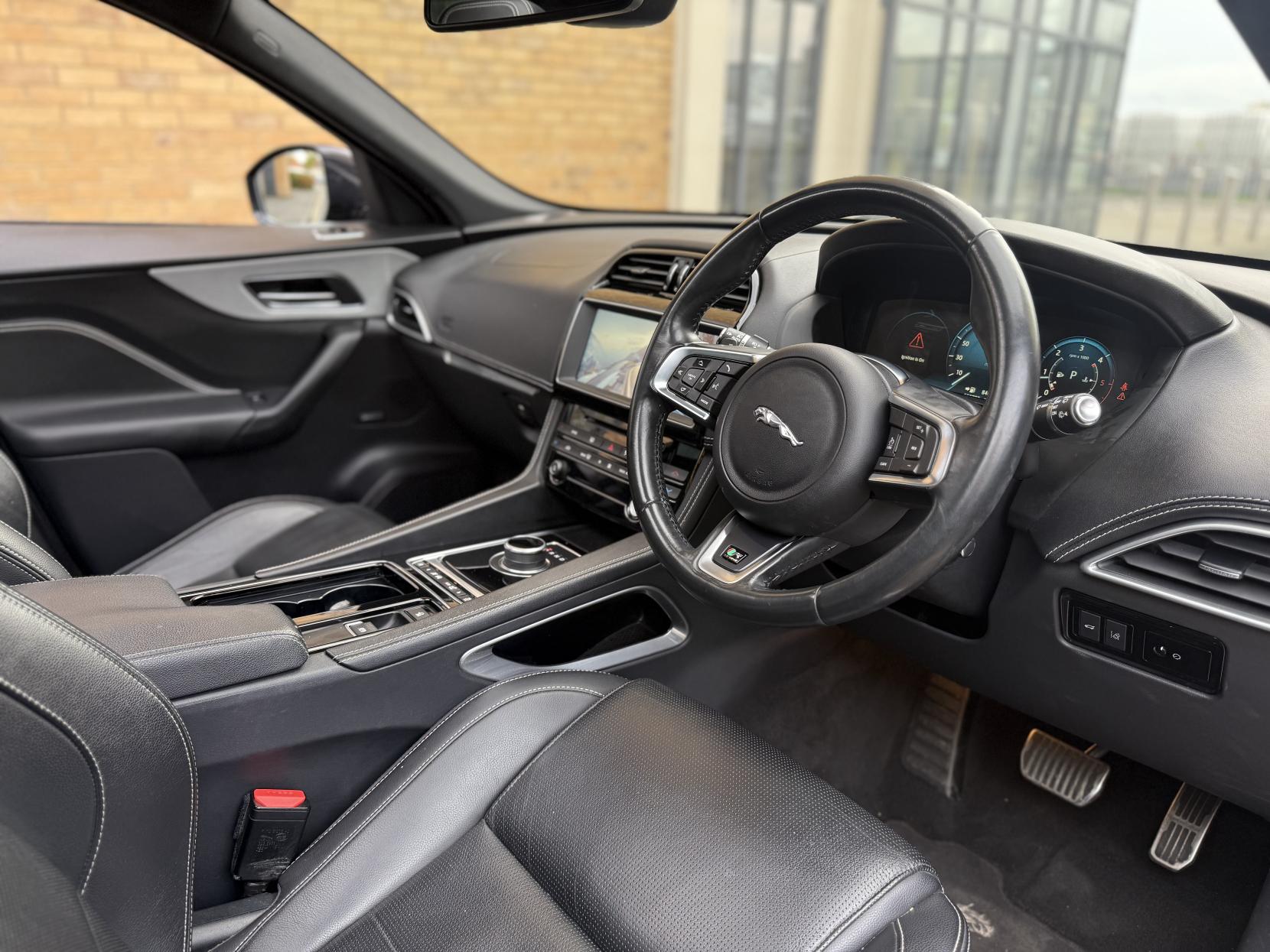 Jaguar F-PACE 2.0 D180 R-Sport SUV 5dr Diesel Auto AWD Euro 6 (s/s) (180 ps)